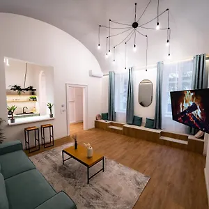 Coente Kiraly 28 Budapest